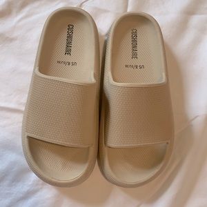 Cushionaire sandals